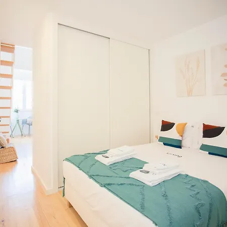 Liiiving In - Secret Grove Mezzanine Apartment