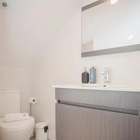 Liiiving In - Secret Grove Mezzanine Apartment