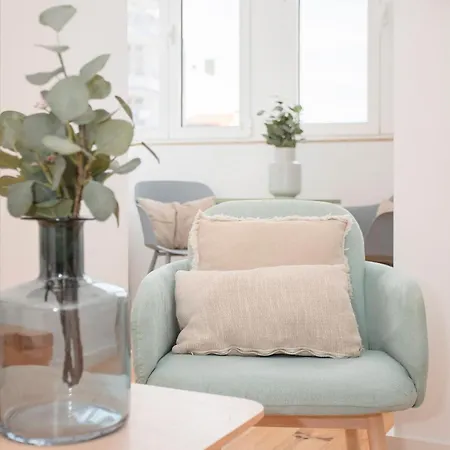 Liiiving In - Secret Grove Mezzanine Apartment