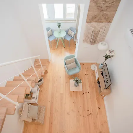 Liiiving In - Secret Grove Mezzanine Apartment *